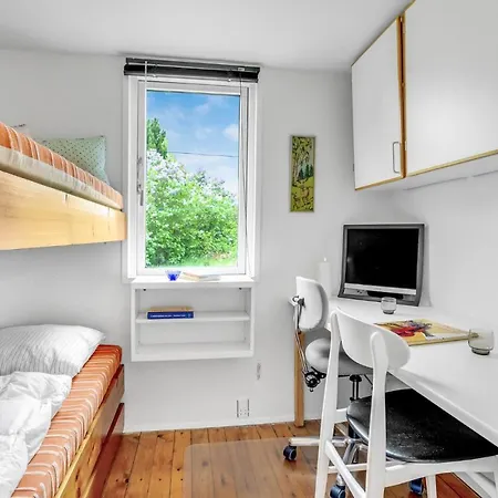 2 Bedroom Awesome In Ferienhaus *